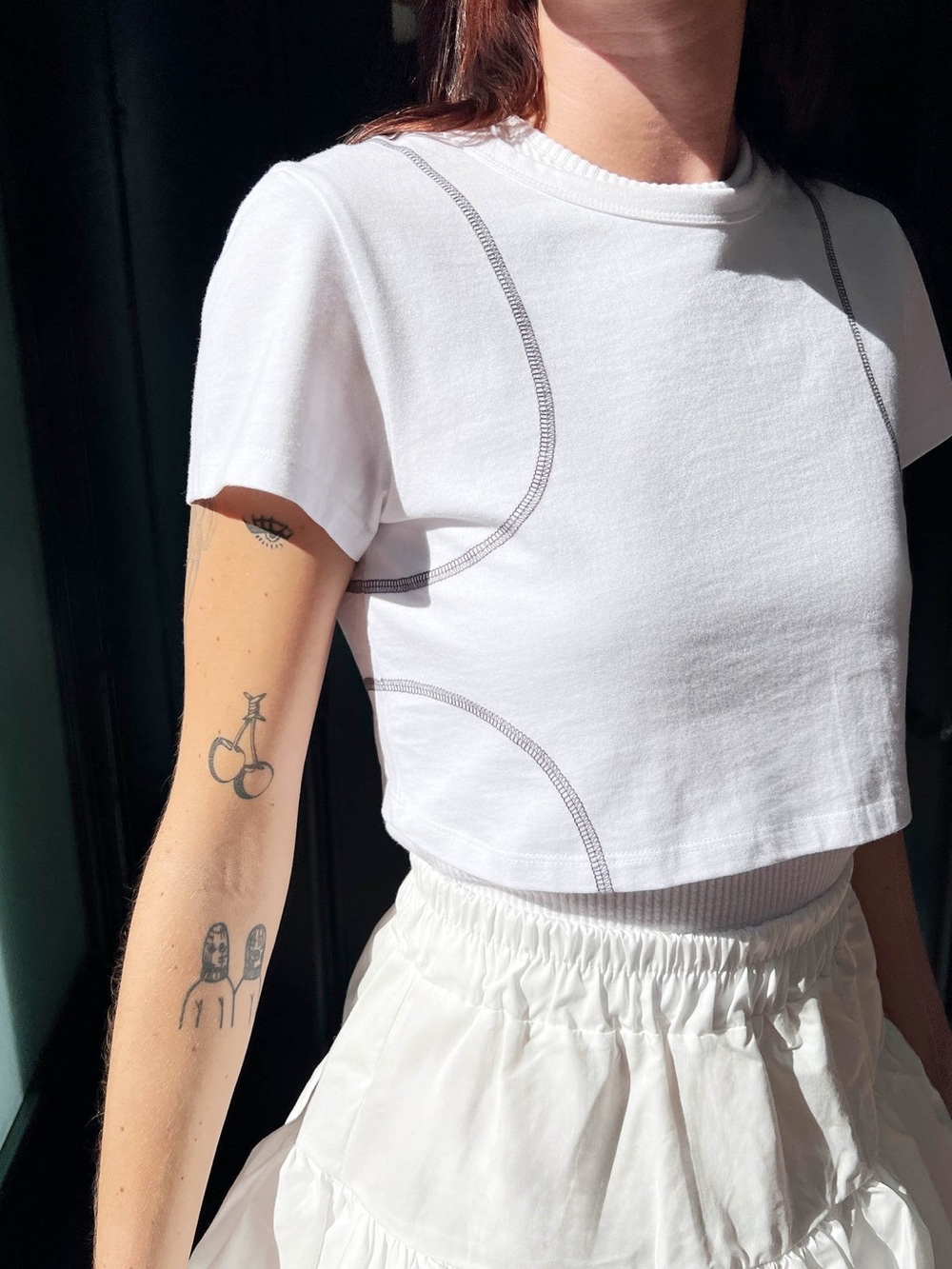 ORGANIC COTTON CROPPED TEE WITH STITCHING